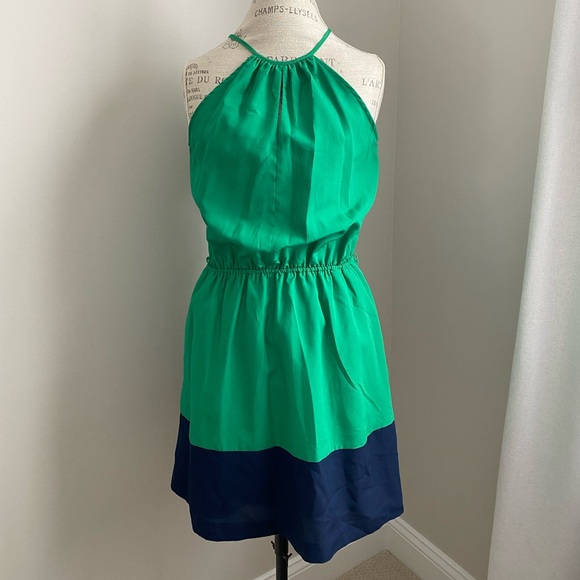 Express Color Block Lined Dress with Pockets - Picture 2 of 9